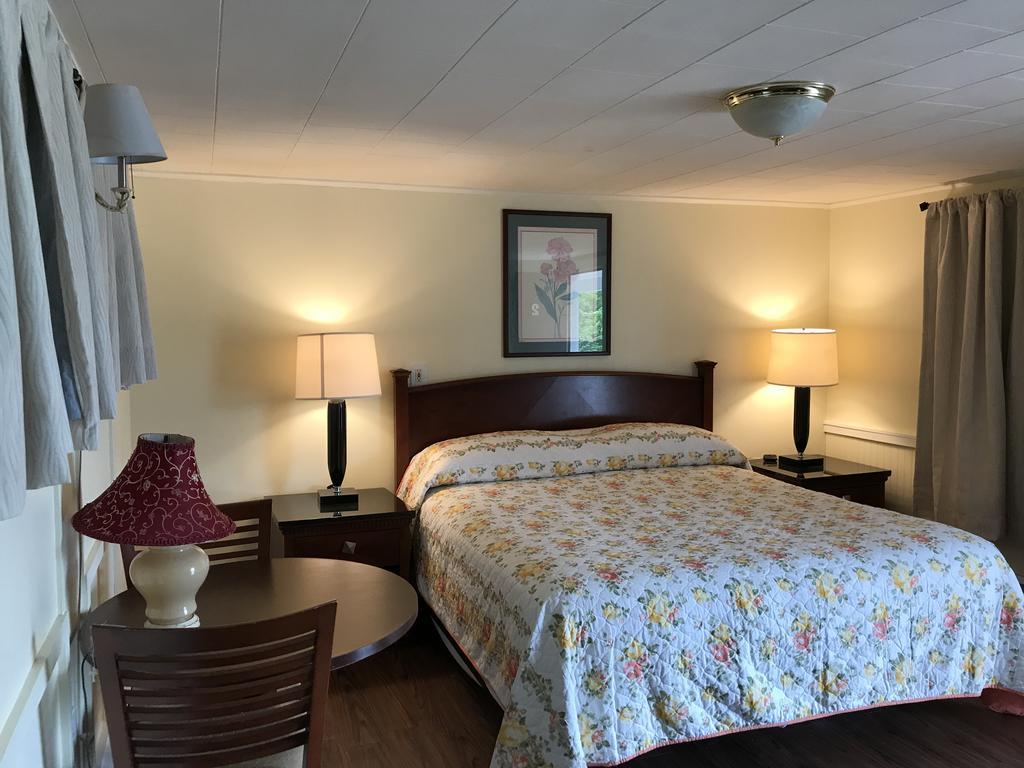 Royale Coach Motor Lodge Hampton Exterior photo